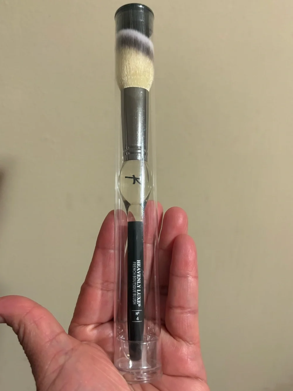 ITS COSMETICS - HEAVENLY LUXE™ FRENCH BOUTIQUE BLUSH BRUSH #4 Factory Sealed.